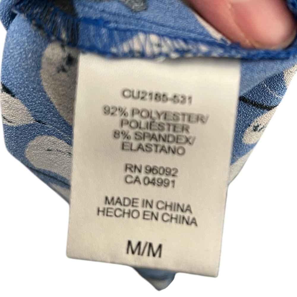 Women’s V-neck short sleeve blouse with a blue floral print - Picture 4 of 4